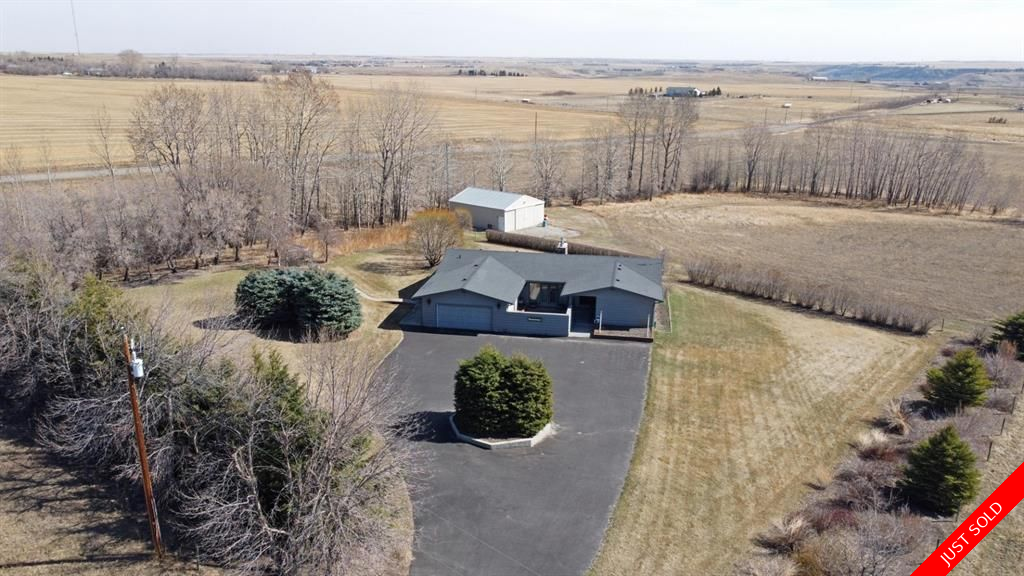 Davisburg/DeWinton Detached for sale: 3 bedroom 2,134.90 sq.ft. (Listed 2021-04-23)