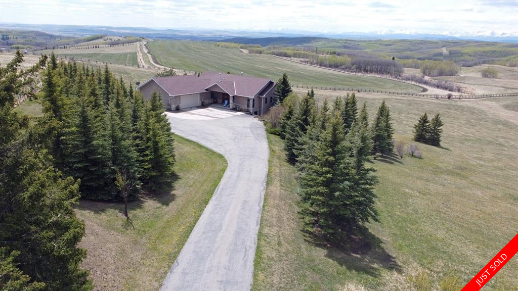 Red Deer Lake Detached for sale: 3 bedroom 1,757.30 sq.ft. (Listed 2022-05-31)