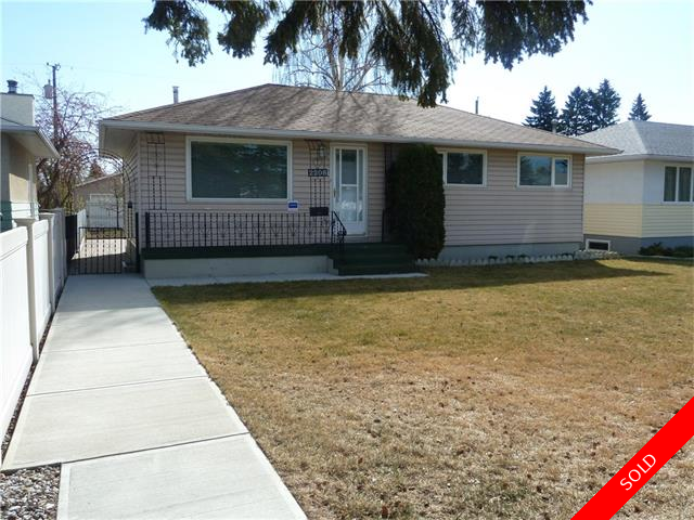 Forest Lawn House for sale: 4 bedroom Hardwood Floors 936 sq.ft. (Listed 2016-04-19)